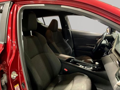 Used 2019 Toyota C-HR XLE FWD image 26