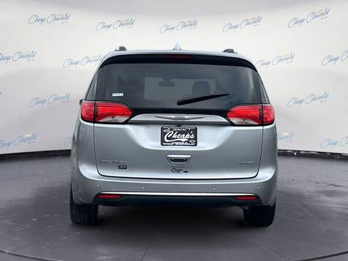 Used 2020 Chrysler Pacifica Limited image 4