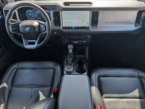 Used 2025 Ford Bronco Outer Banks w/ Sasquatch Package image 9