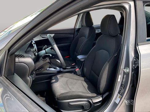 Used 2024 Kia Forte LXS w/ LXS Technology Package FWD image 8