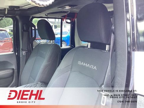 Used 2018 Jeep Wrangler Unlimited Sahara w/ Uconnect 4C Nav & Sound Group AWD/4WD image 15