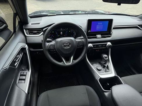 Certified 2025 Toyota RAV4 SE w/ Convenience Package AWD/4WD image 18