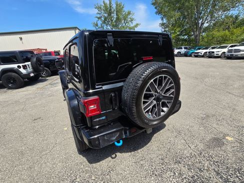 Used 2023 Jeep Wrangler Unlimited Sahara AWD/4WD image 5