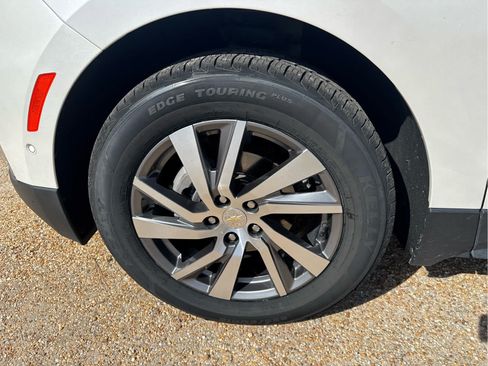 Used 2023 Chevrolet Equinox Premier FWD image 12