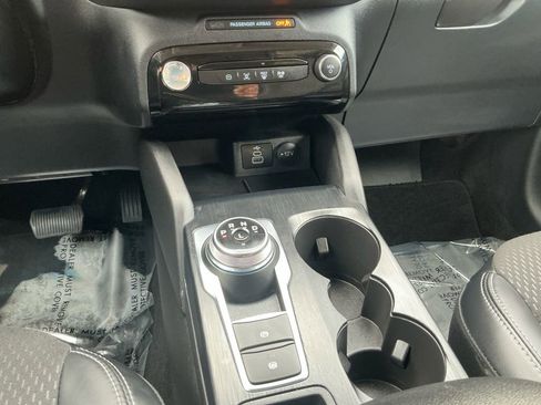 Used 2025 Ford Escape SE FWD image 7