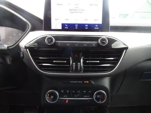 Used 2020 Ford Escape SE image 16