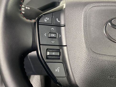 Used 2024 Toyota Prius Prime FWD image 13