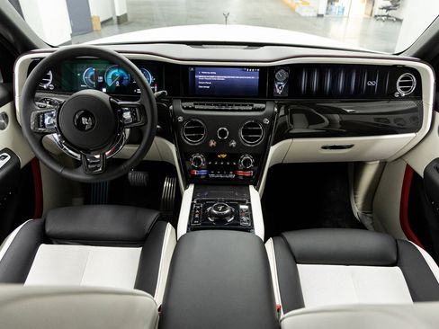 New 2026 Rolls-Royce Cullinan Black Badge image 52