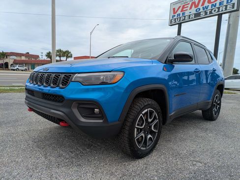 Used 2025 Jeep Compass Trailhawk w/ Trailhawk Elite Group AWD/4WD image 8