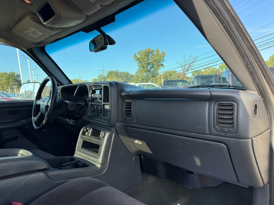 Used 2004 GMC Sierra 3500 SLE w/ Heavy-Duty Power Package AWD/4WD image 18