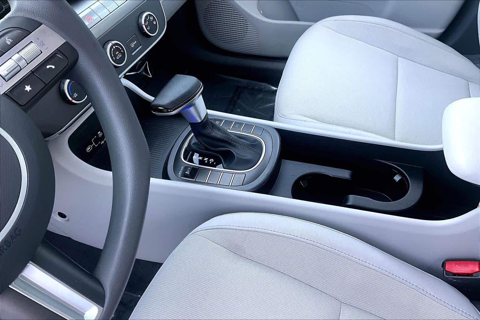 Used 2025 Hyundai Kona SE FWD image 17