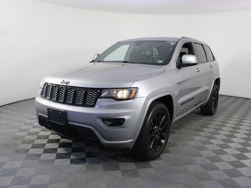 Used 2018 Jeep Grand Cherokee Altitude AWD/4WD image 21