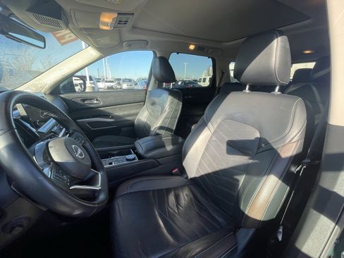 Used 2023 Nissan Pathfinder Platinum image 21