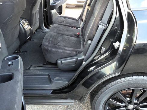 Used 2014 Nissan Pathfinder SV AWD/4WD image 32