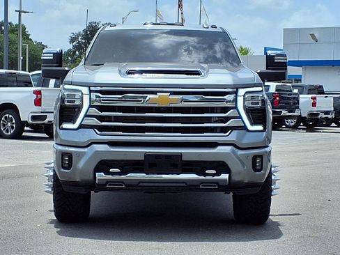 Used 2025 Chevrolet Silverado 3500 High Country w/ Technology Package AWD/4WD image 2