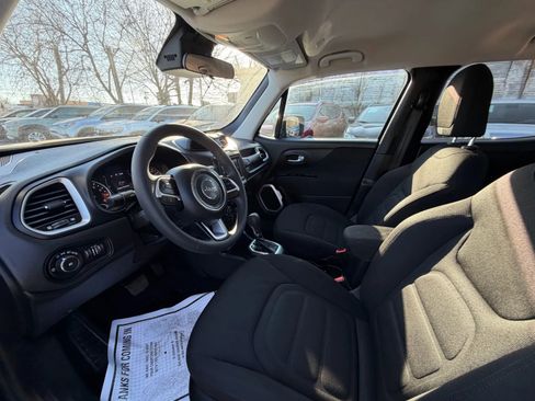Used 2018 Jeep Renegade Altitude FWD image 17
