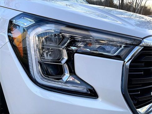 Used 2024 GMC Terrain SLE image 30
