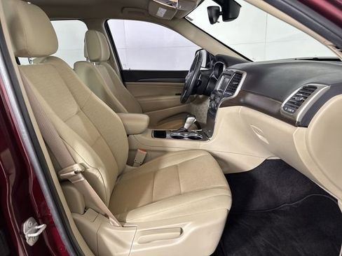 Used 2017 Jeep Grand Cherokee Laredo w/ Quick Order Package 2BE image 28