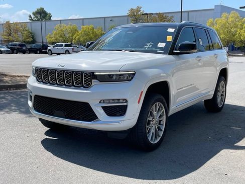 Used 2023 Jeep Grand Cherokee Summit w/ Luxury Tech Group V AWD/4WD image 3