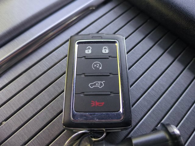 Used 2025 Jeep Wagoneer Series II AWD/4WD image 29