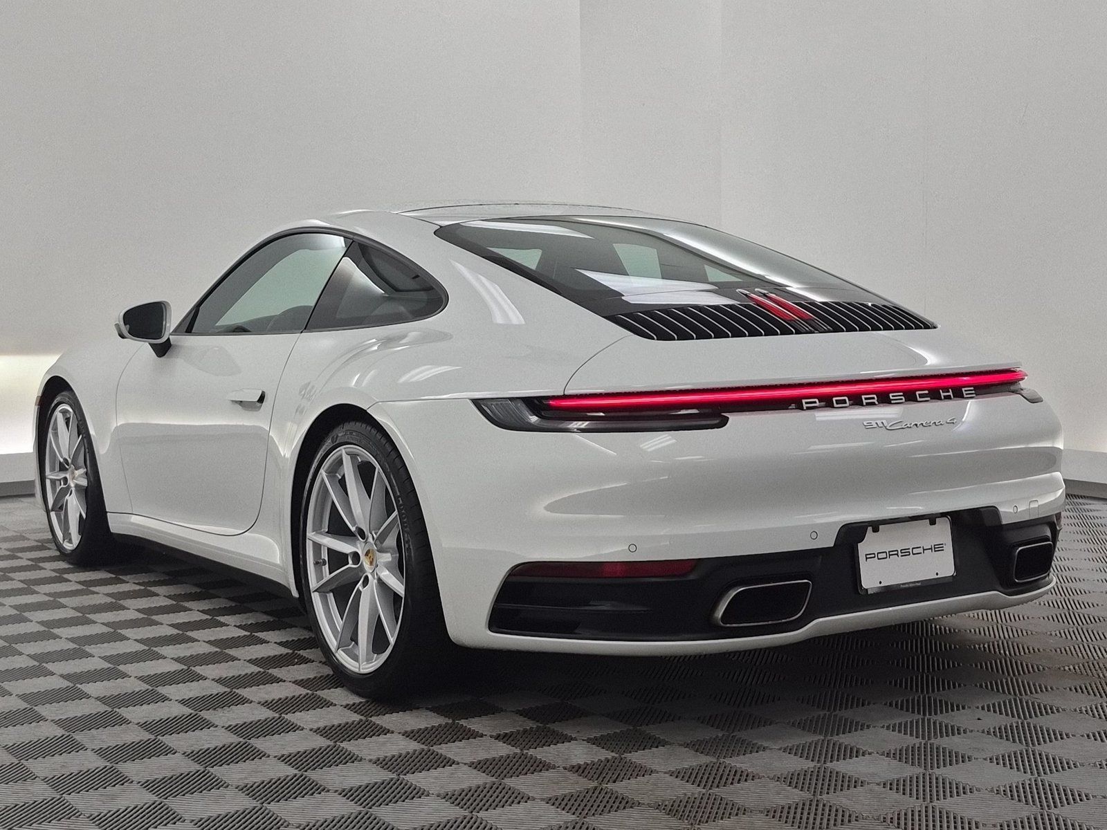 Certified 2024 Porsche 911 Carrera 4 AWD/4WD image 3