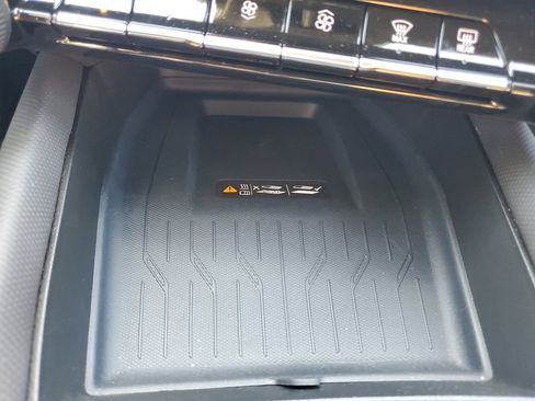 Used 2026 Chevrolet Equinox EV LT image 25