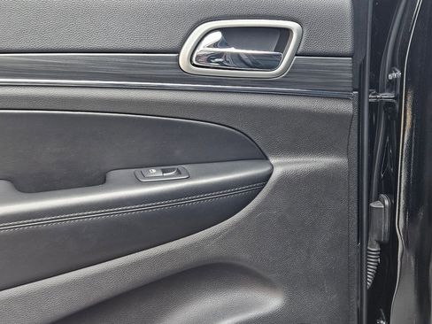 Used 2019 Jeep Grand Cherokee Limited w/ Luxury Group II image 23