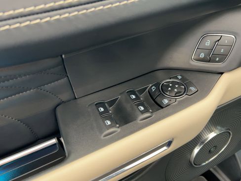 Used 2024 Ford Expedition Max Platinum image 13