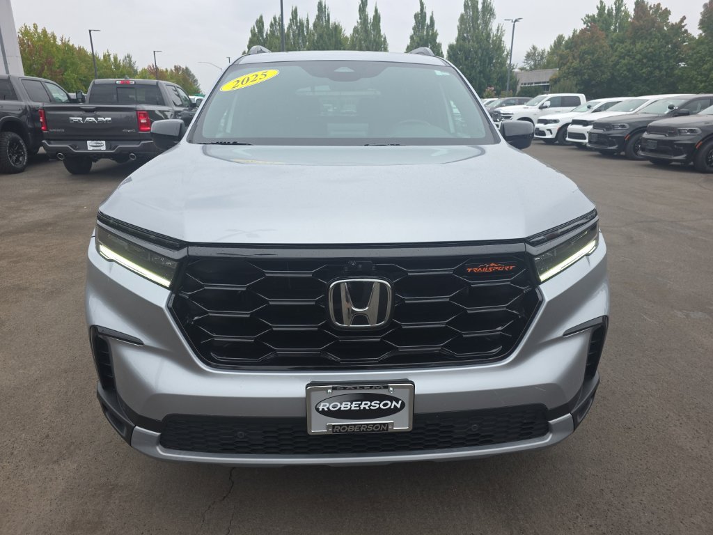 Used 2025 Honda Pilot TrailSport image 8