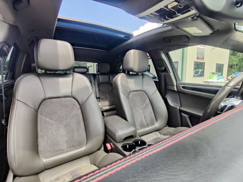 Used 2018 Porsche Macan AWD/4WD image 25