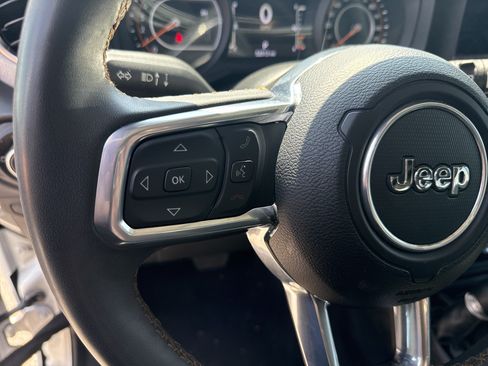 Used 2024 Jeep Wrangler Unlimited Sahara AWD/4WD image 24