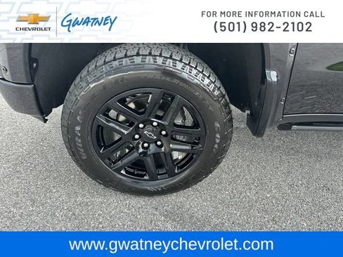 Used 2024 Chevrolet Silverado 1500 LT Trail Boss w/ LT Trail Boss Premium Package AWD/4WD image 9