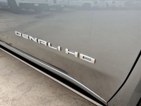Used 2025 GMC Sierra 2500 Denali Ultimate image 11