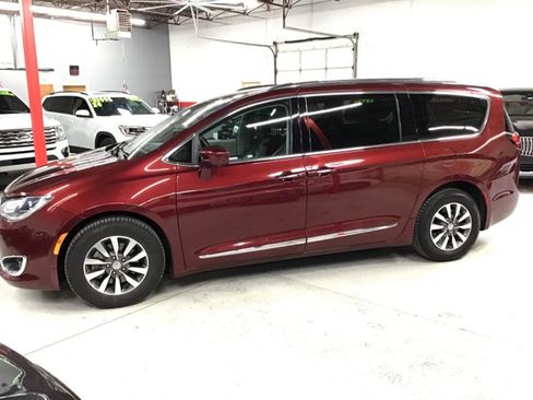 Used 2020 Chrysler Pacifica Touring-L Plus w/ Advanced Safetytec Group image 8