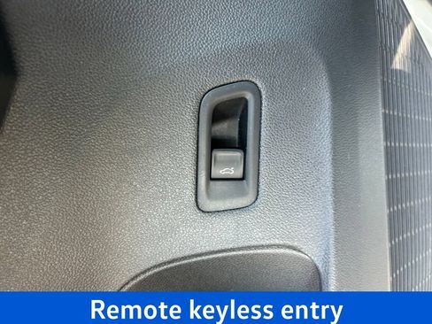 Used 2024 Volkswagen Atlas SE FWD image 19