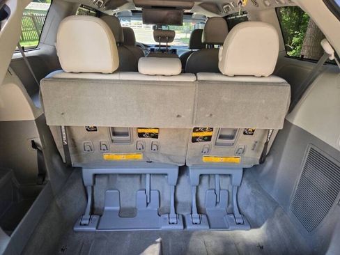 Used 2012 Toyota Sienna XLE w/ Premium Pkg FWD image 17