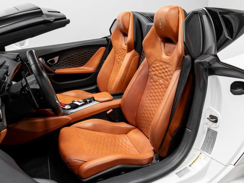 Used 2019 Lamborghini Huracan LP 580-2 image 7