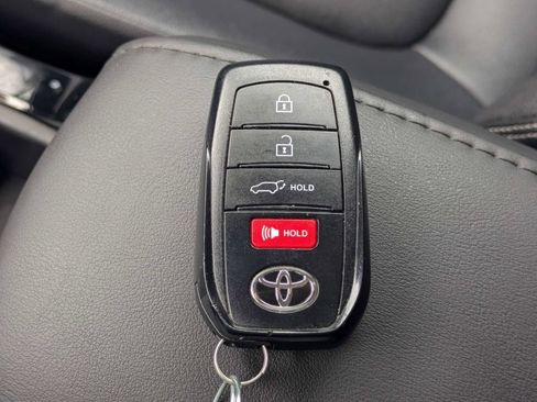 Used 2023 Toyota Corolla Cross XLE w/ Convenience Package AWD/4WD image 36