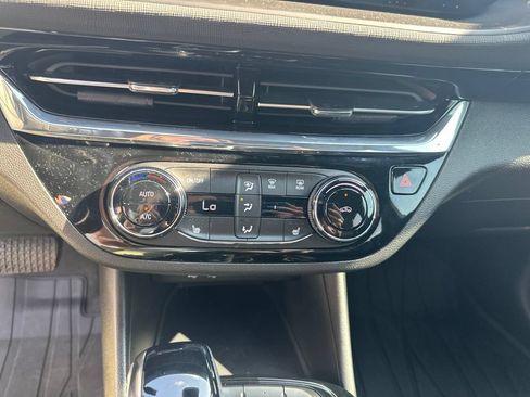 Used 2025 Buick Envista Sport Touring w/ Convenience I Package FWD image 18