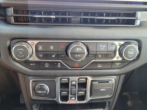 Used 2025 Jeep Wrangler Unlimited Sport AWD/4WD image 20