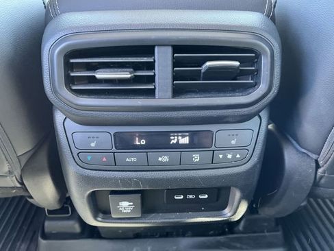 Used 2025 Honda Pilot Elite image 25