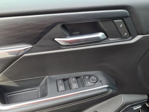 Used 2025 GMC Acadia Elevation image 17