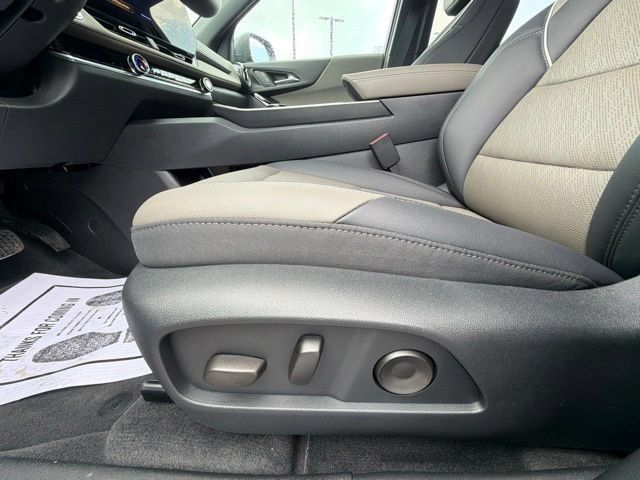 New 2027 Chevrolet Equinox LT w/ Convenience Package II FWD image 30