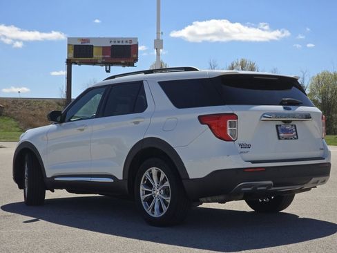 Used 2020 Ford Explorer XLT w/ Equipment Group 202A AWD/4WD image 19