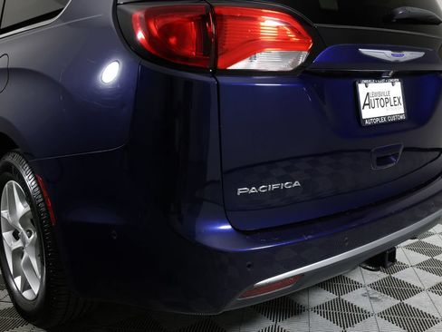 Used 2019 Chrysler Pacifica Touring-L Plus FWD image 46