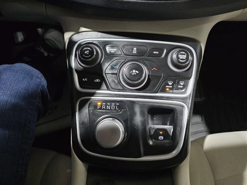 Used 2016 Chrysler 200 Limited image 39