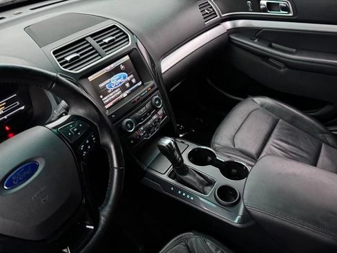Used 2016 Ford Explorer XLT w/ Equipment Group 202A FWD image 16
