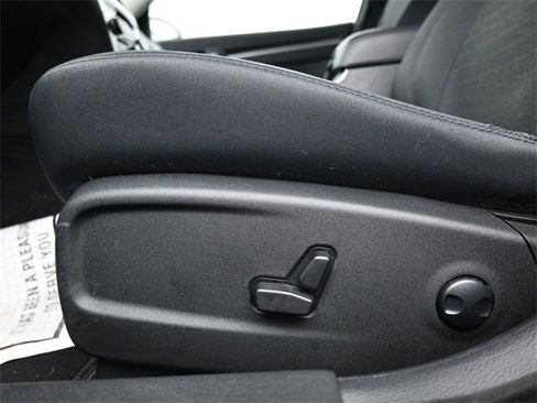 Used 2023 Chrysler 300 Touring w/ Sport Appearance Package image 11