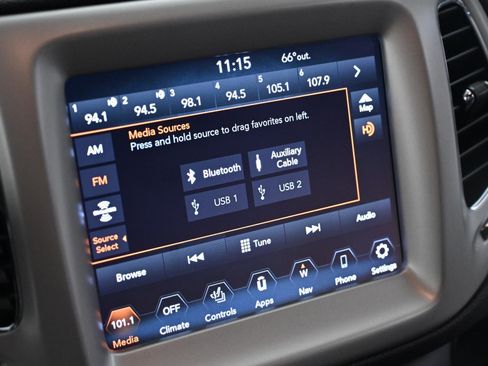 Used 2021 Jeep Compass Latitude FWD image 14