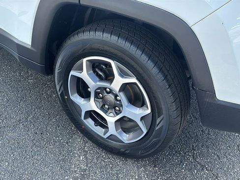 Used 2022 Jeep Compass Trailhawk w/ Trailhawk Convenience Group AWD/4WD image 9